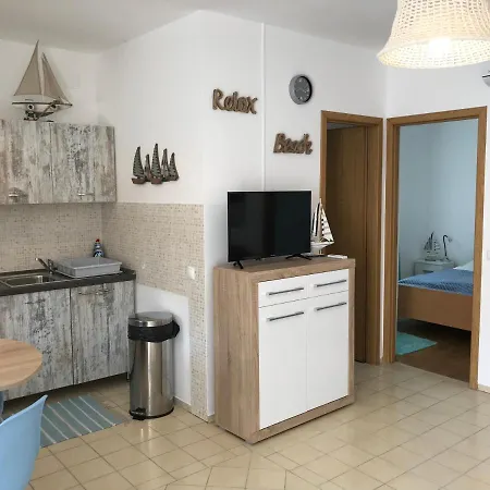Beach House Apartman 펜션 *